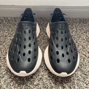 Kane Revive active recovery shoes
Black/Cream
Size 12 mens